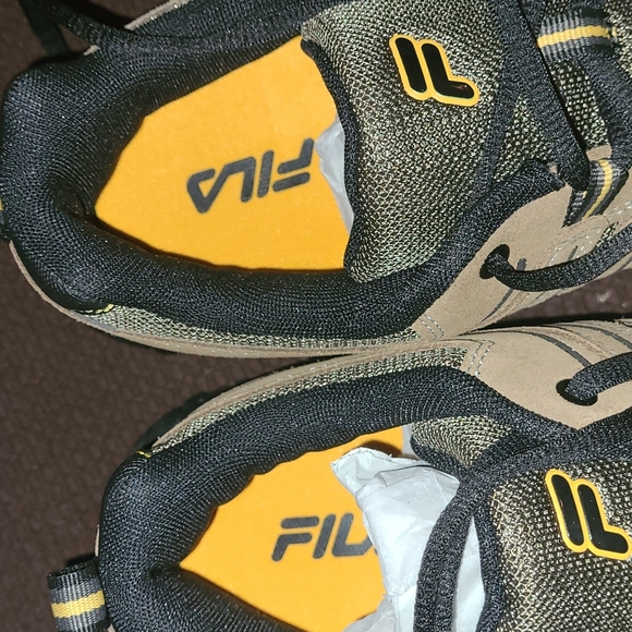 New Fila Travail 2 sizes 8 wide and 12 - Picture 7 of 8